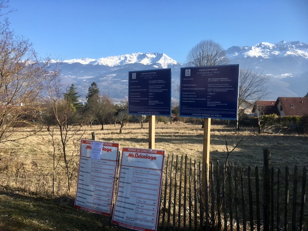 385 Signataires et Une Réponse